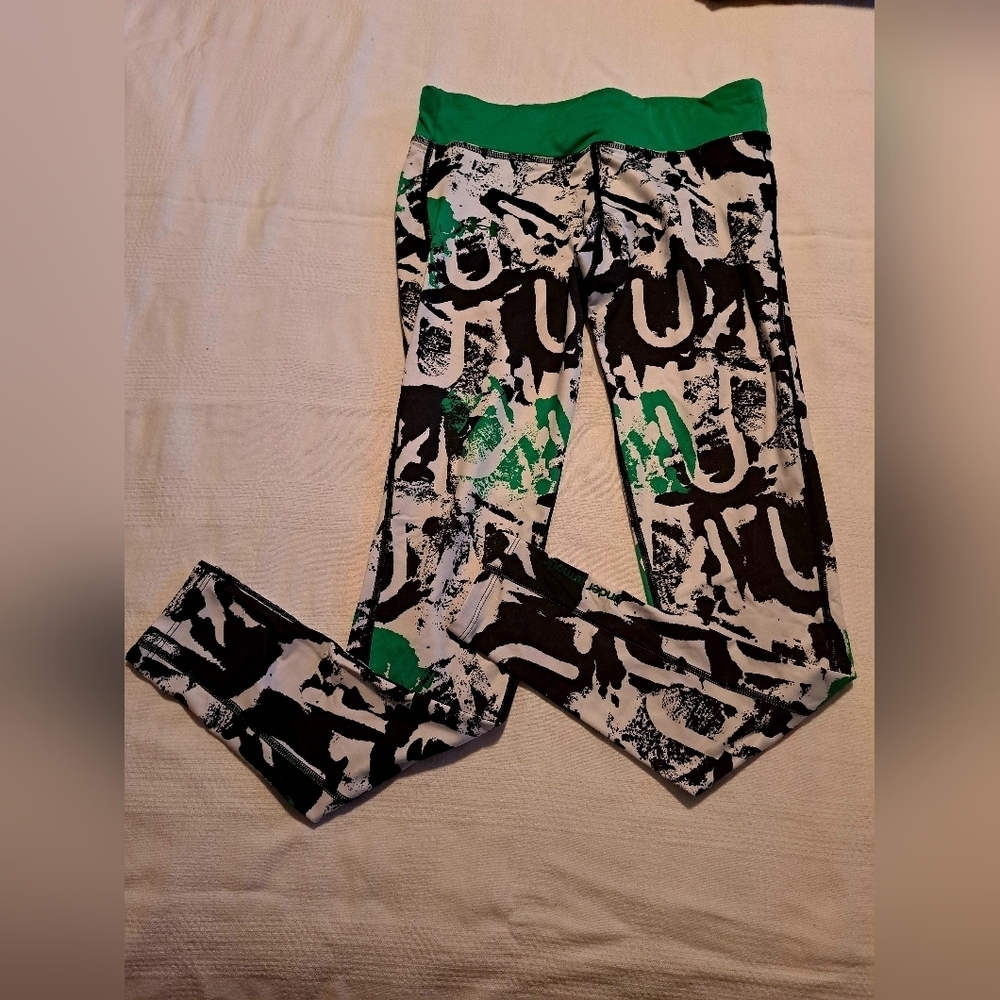 Under Armour women's size Medium green, black & white fitted coldgear VGUC